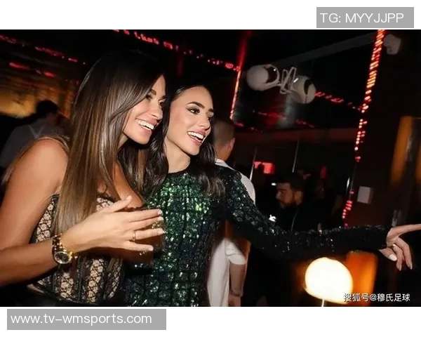 内马尔携家人共度甜蜜时光演唱会现场与女友亲密互动引热议