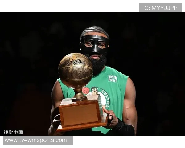 杰伦布朗半场高效得分27分继续展现超巨风采