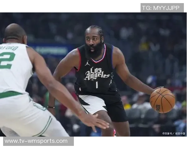 保罗乔治表现平平14投7中仅得17分四项数据难掩球队失利困境 保罗乔治表现平平14投7中仅得17分四项数据难掩球队失利困境