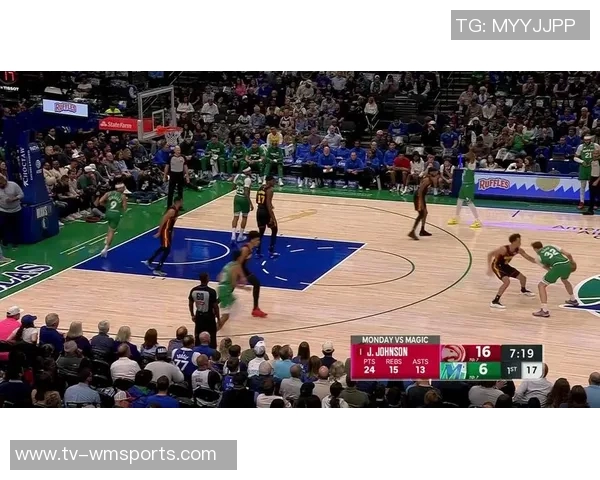 小南斯篮下强势进攻旱地拔葱单臂暴扣展现霸主风范